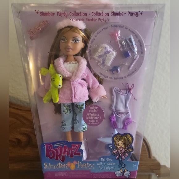 NIB 2024 Bratz Slumber Party "Yasmin" Fashion Doll With Accessories Ages 6 & Up - Picture 11 of 11